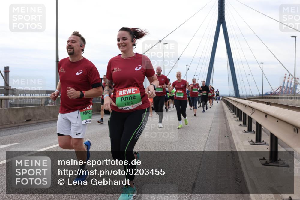 03.10.2025 - Köhlbrandbrückenlauf Lena Gebhardt http://msf.ph/oto/9203455 03.10.2025 15:53:07 Position 2 767, 7676 meine-sportfotos.de