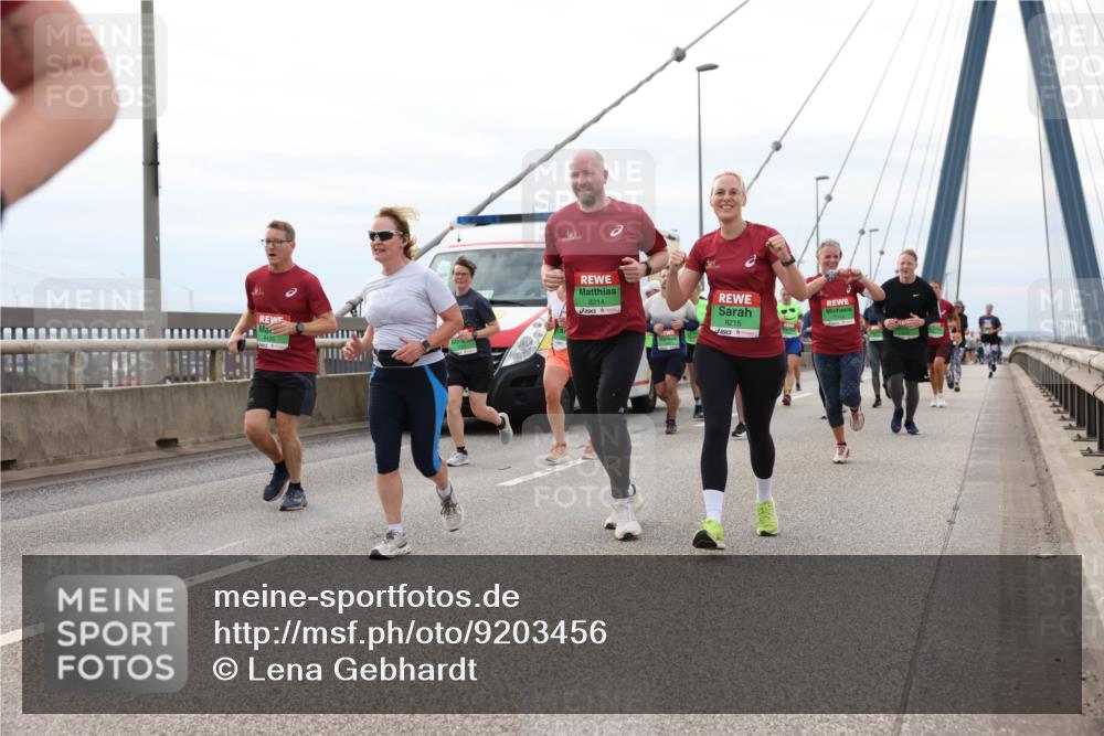 03.10.2025 - Köhlbrandbrückenlauf Lena Gebhardt http://msf.ph/oto/9203456 03.10.2025 15:53:08 Position 2 8214, 8215, 7718 meine-sportfotos.de