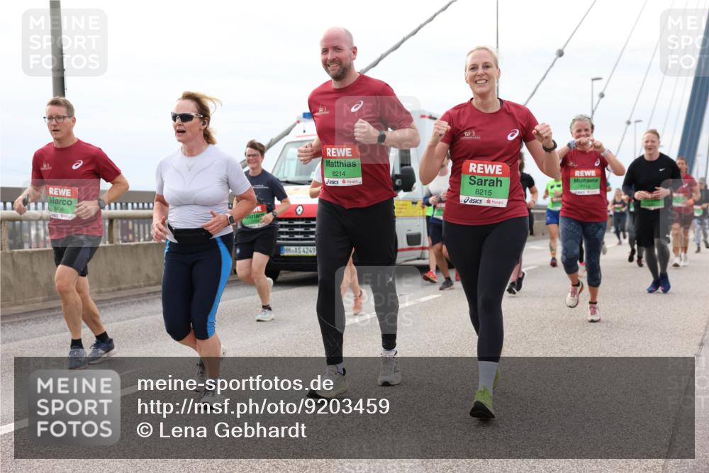03.10.2025 - Köhlbrandbrückenlauf Lena Gebhardt http://msf.ph/oto/9203459 03.10.2025 15:53:08 Position 2 8496, 4249, 8214, 8215, 7718 meine-sportfotos.de