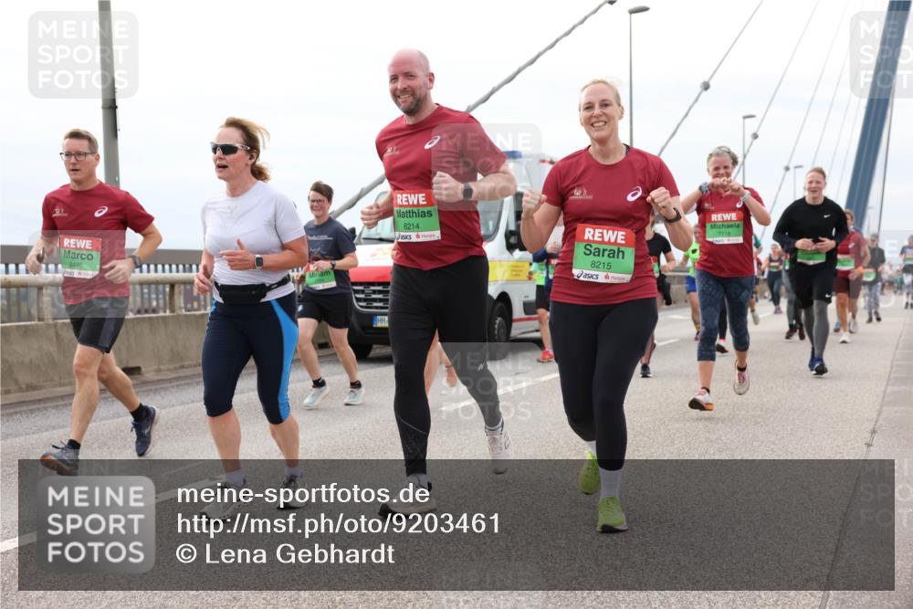 03.10.2025 - Köhlbrandbrückenlauf Lena Gebhardt http://msf.ph/oto/9203461 03.10.2025 15:53:08 Position 2 8214, 8496, 8215, 7718 meine-sportfotos.de