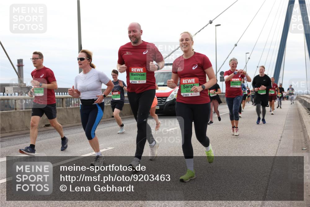 03.10.2025 - Köhlbrandbrückenlauf Lena Gebhardt http://msf.ph/oto/9203463 03.10.2025 15:53:09 Position 2 8214, 8215, 249 meine-sportfotos.de