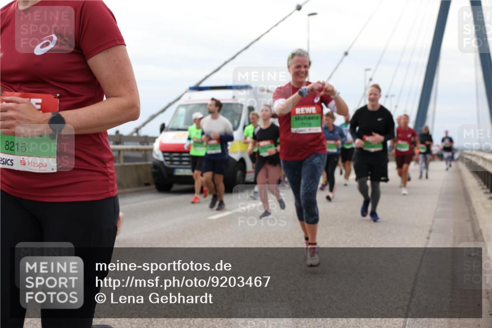 03.10.2025 - Köhlbrandbrückenlauf Lena Gebhardt http://msf.ph/oto/9203467 03.10.2025 15:53:09 Position 2 8215, 7716 meine-sportfotos.de