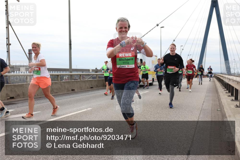 03.10.2025 - Köhlbrandbrückenlauf Lena Gebhardt http://msf.ph/oto/9203471 03.10.2025 15:53:10 Position 2 7718 meine-sportfotos.de