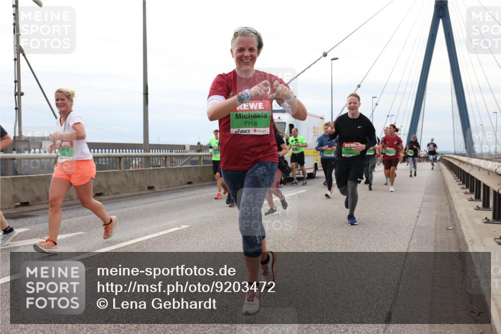 03.10.2025 - Köhlbrandbrückenlauf Lena Gebhardt http://msf.ph/oto/9203472 03.10.2025 15:53:10 Position 2 7718 meine-sportfotos.de
