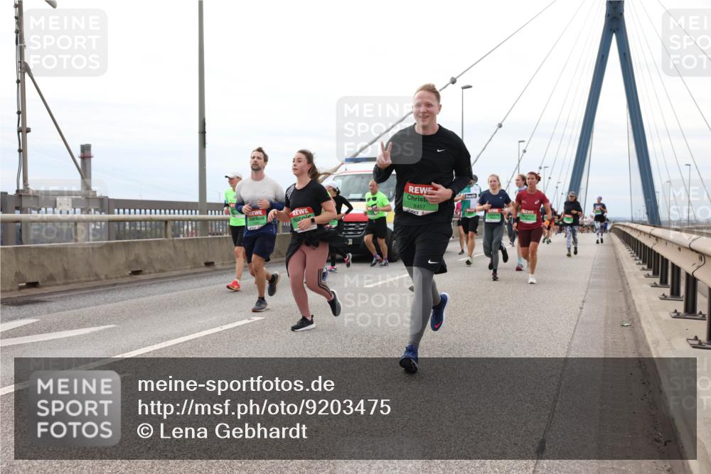 03.10.2025 - Köhlbrandbrückenlauf Lena Gebhardt http://msf.ph/oto/9203475 03.10.2025 15:53:11 Position 2 8457 meine-sportfotos.de