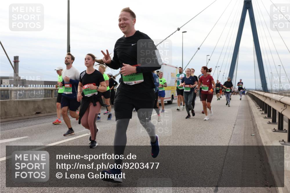 03.10.2025 - Köhlbrandbrückenlauf Lena Gebhardt http://msf.ph/oto/9203477 03.10.2025 15:53:11 Position 2 7214, 8457 meine-sportfotos.de