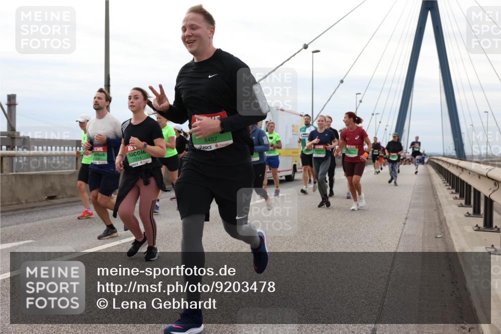 03.10.2025 - Köhlbrandbrückenlauf Lena Gebhardt http://msf.ph/oto/9203478 03.10.2025 15:53:11 Position 2 7214, 8457 meine-sportfotos.de