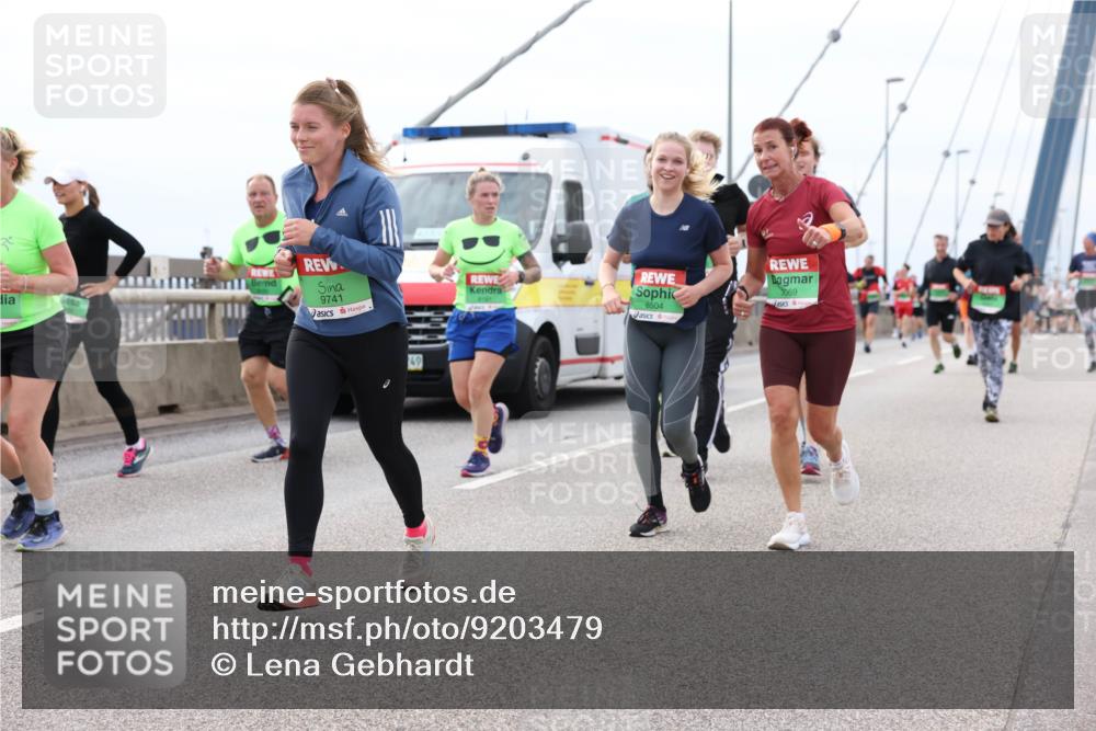 03.10.2025 - Köhlbrandbrückenlauf Lena Gebhardt http://msf.ph/oto/9203479 03.10.2025 15:53:12 Position 2 9741, 8504, 9069, 8161 meine-sportfotos.de