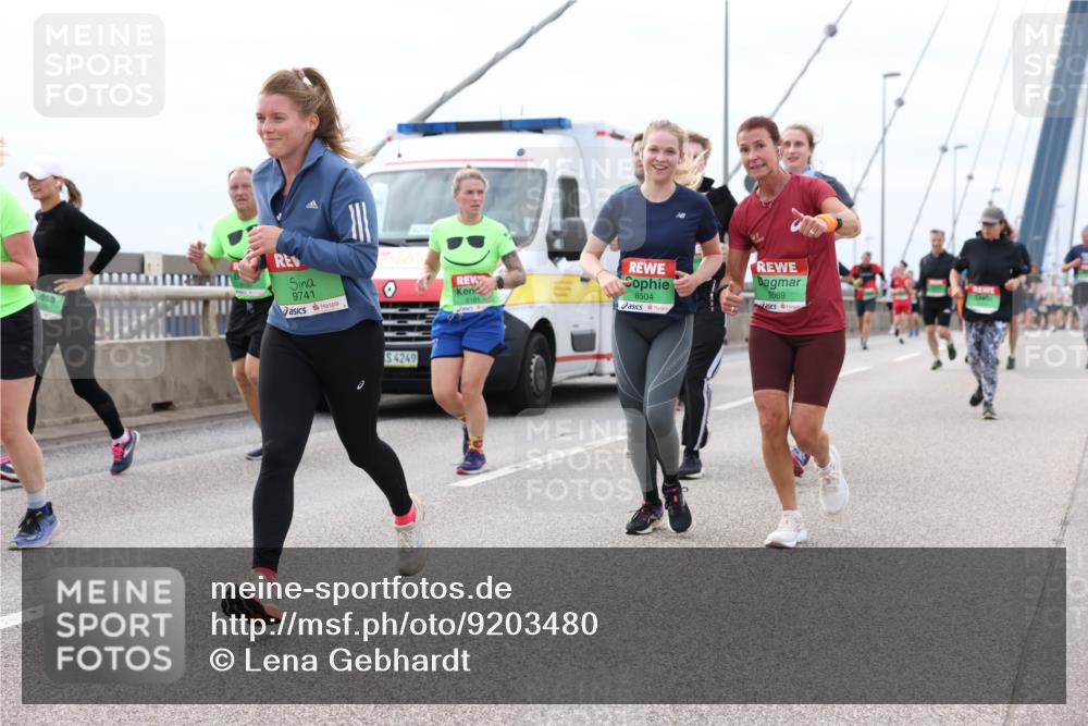 03.10.2025 - Köhlbrandbrückenlauf Lena Gebhardt http://msf.ph/oto/9203480 03.10.2025 15:53:12 Position 2 9741, 4249, 8181, 8504, 9069 meine-sportfotos.de