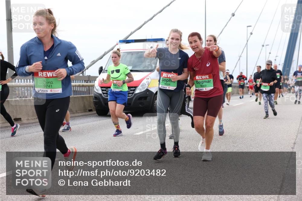 03.10.2025 - Köhlbrandbrückenlauf Lena Gebhardt http://msf.ph/oto/9203482 03.10.2025 15:53:12 Position 2 9741, 8181, 8504, 9069 meine-sportfotos.de