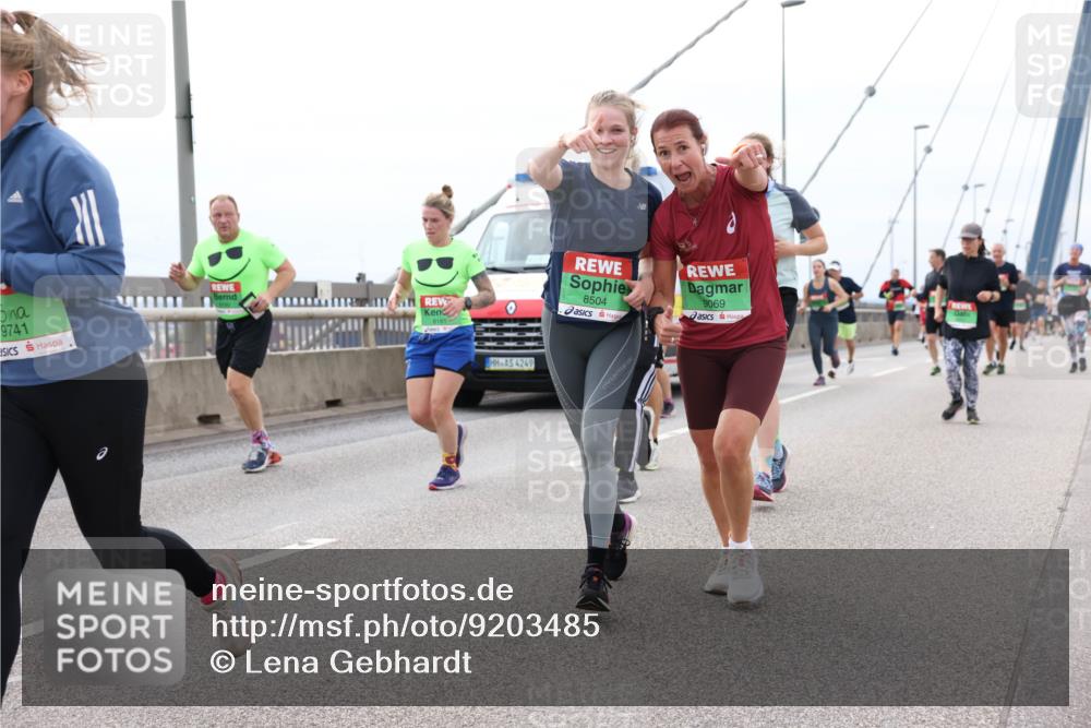 03.10.2025 - Köhlbrandbrückenlauf Lena Gebhardt http://msf.ph/oto/9203485 03.10.2025 15:53:13 Position 2 9741, 8181, 4249, 8504, 9069 meine-sportfotos.de