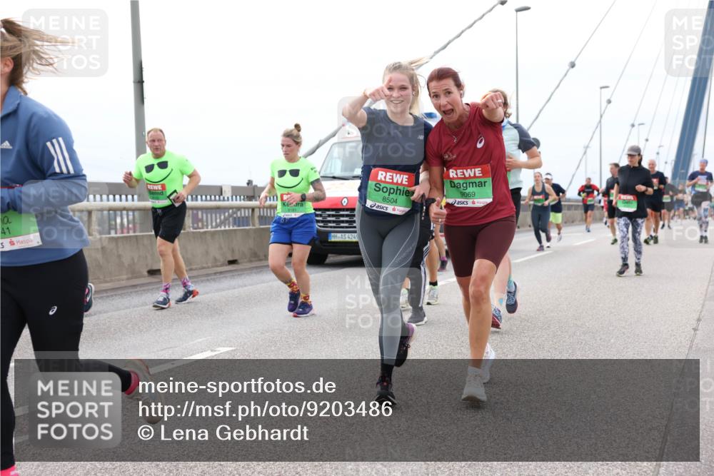 03.10.2025 - Köhlbrandbrückenlauf Lena Gebhardt http://msf.ph/oto/9203486 03.10.2025 15:53:13 Position 2 41, 8181, 4249, 8504, 9069 meine-sportfotos.de