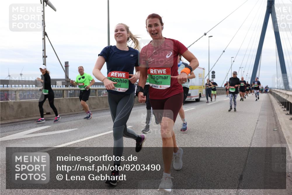 03.10.2025 - Köhlbrandbrückenlauf Lena Gebhardt http://msf.ph/oto/9203490 03.10.2025 15:53:13 Position 2 8504, 9069 meine-sportfotos.de