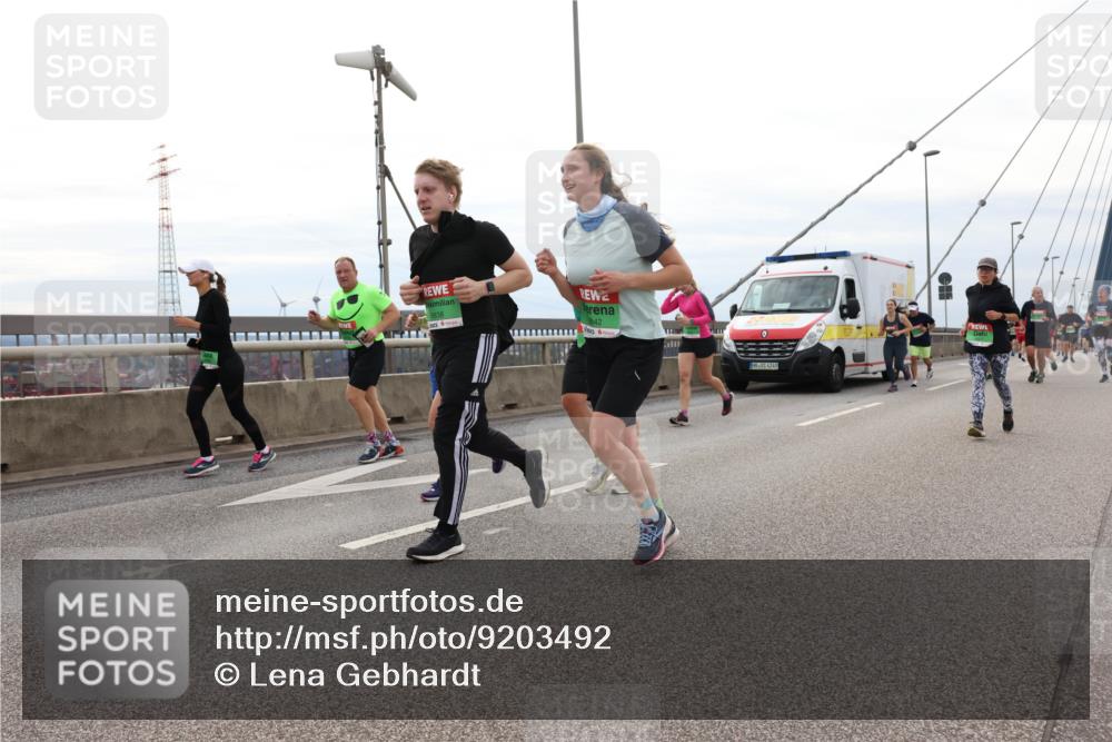 03.10.2025 - Köhlbrandbrückenlauf Lena Gebhardt http://msf.ph/oto/9203492 03.10.2025 15:53:14 Position 2 8838, 842, 4249 meine-sportfotos.de
