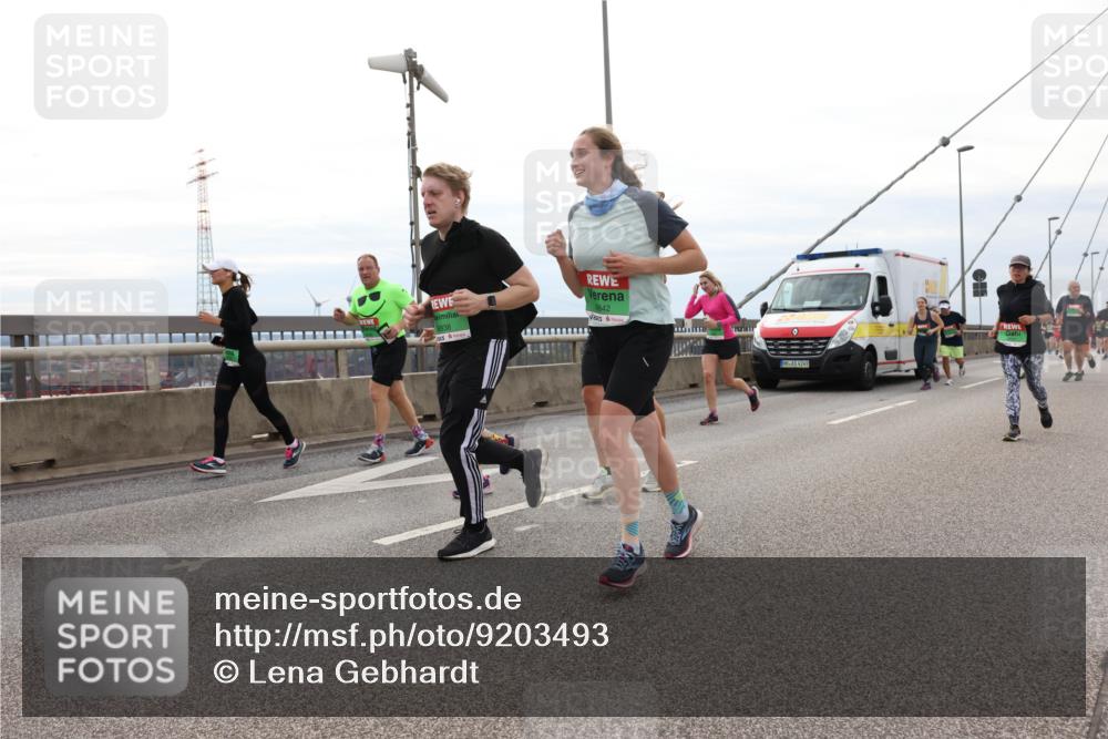 03.10.2025 - Köhlbrandbrückenlauf Lena Gebhardt http://msf.ph/oto/9203493 03.10.2025 15:53:14 Position 2 8842, 4249 meine-sportfotos.de