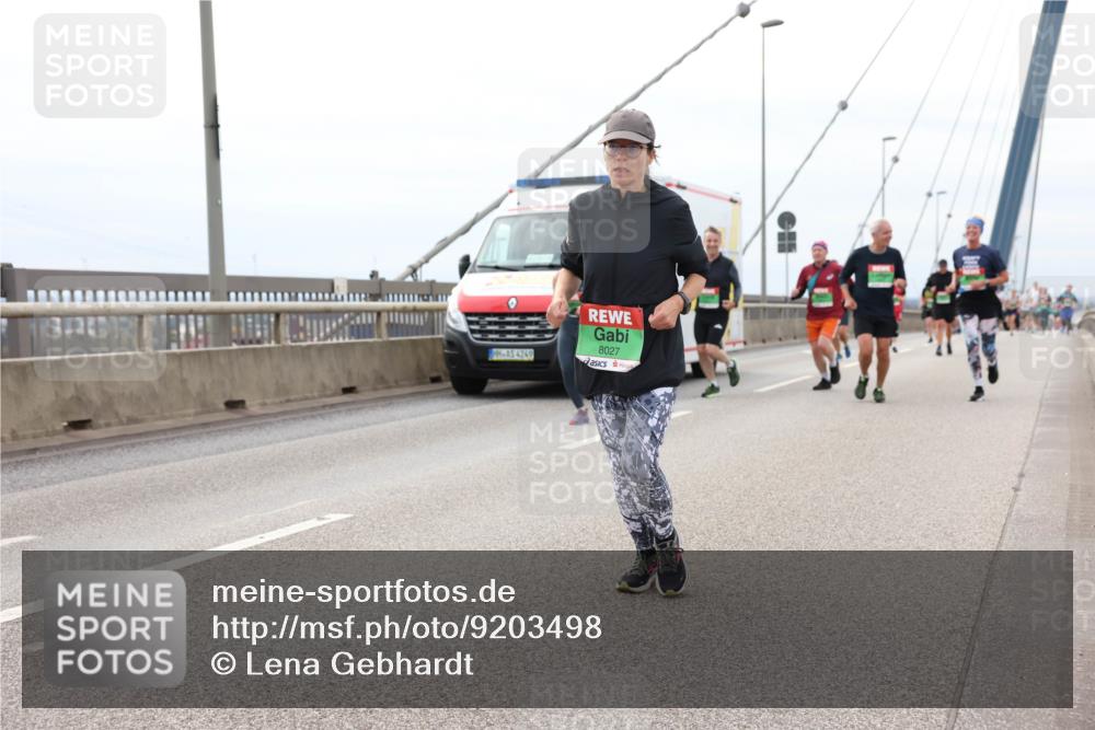 03.10.2025 - Köhlbrandbrückenlauf Lena Gebhardt http://msf.ph/oto/9203498 03.10.2025 15:53:16 Position 2 4249, 8027 meine-sportfotos.de