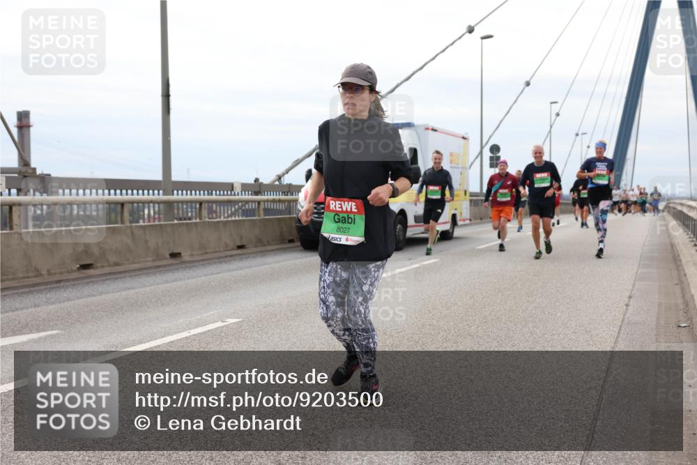 03.10.2025 - Köhlbrandbrückenlauf Lena Gebhardt http://msf.ph/oto/9203500 03.10.2025 15:53:16 Position 2 8027 meine-sportfotos.de