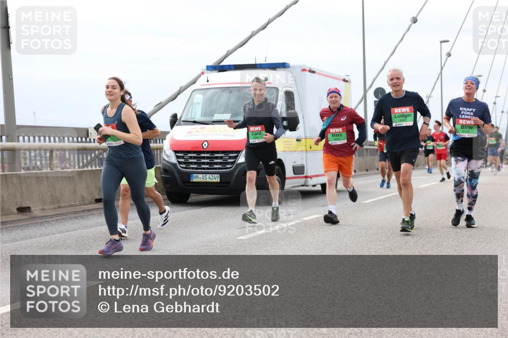 03.10.2025 - Köhlbrandbrückenlauf Lena Gebhardt http://msf.ph/oto/9203502 03.10.2025 15:53:17 Position 2 42, 85, 4, 4249, 8381, 9155 meine-sportfotos.de