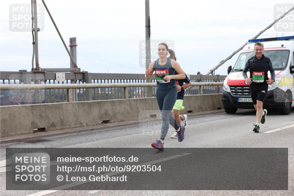 03.10.2025 - Köhlbrandbrückenlauf Lena Gebhardt http://msf.ph/oto/9203504 03.10.2025 15:53:17 Position 2 424, 8367 meine-sportfotos.de