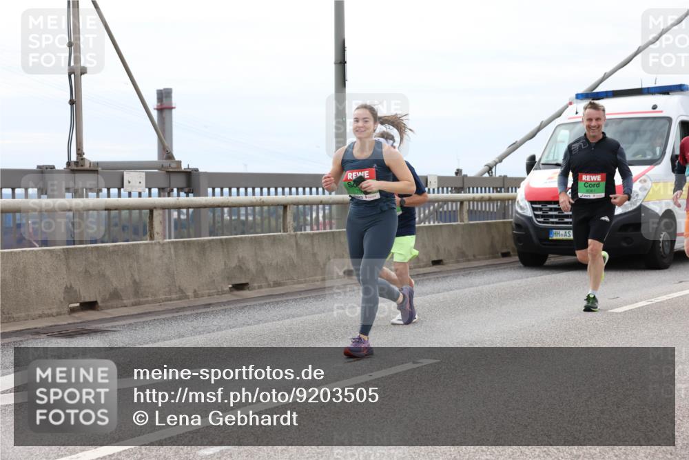 03.10.2025 - Köhlbrandbrückenlauf Lena Gebhardt http://msf.ph/oto/9203505 03.10.2025 15:53:17 Position 2 8367 meine-sportfotos.de