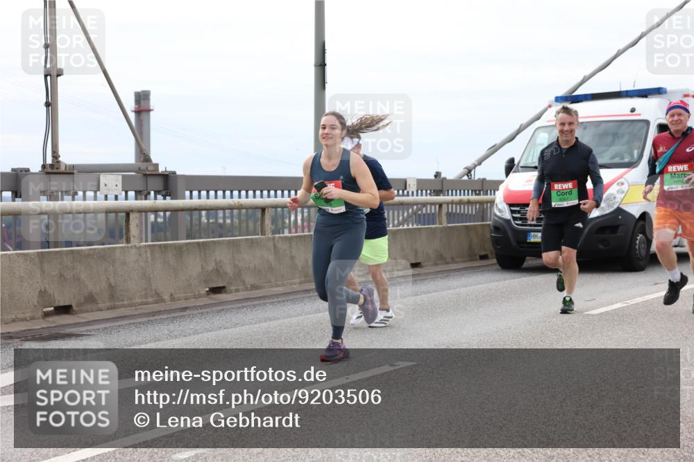 03.10.2025 - Köhlbrandbrückenlauf Lena Gebhardt http://msf.ph/oto/9203506 03.10.2025 15:53:17 Position 2 8367, 8654 meine-sportfotos.de