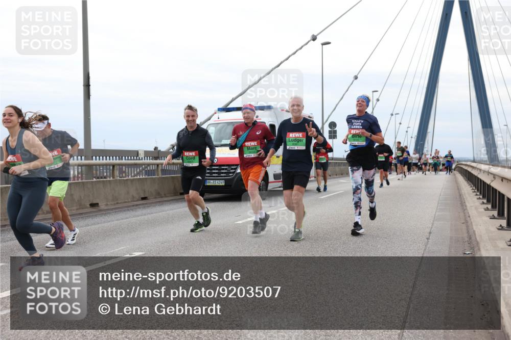 03.10.2025 - Köhlbrandbrückenlauf Lena Gebhardt http://msf.ph/oto/9203507 03.10.2025 15:53:18 Position 2 4249, 9155, 8654 meine-sportfotos.de