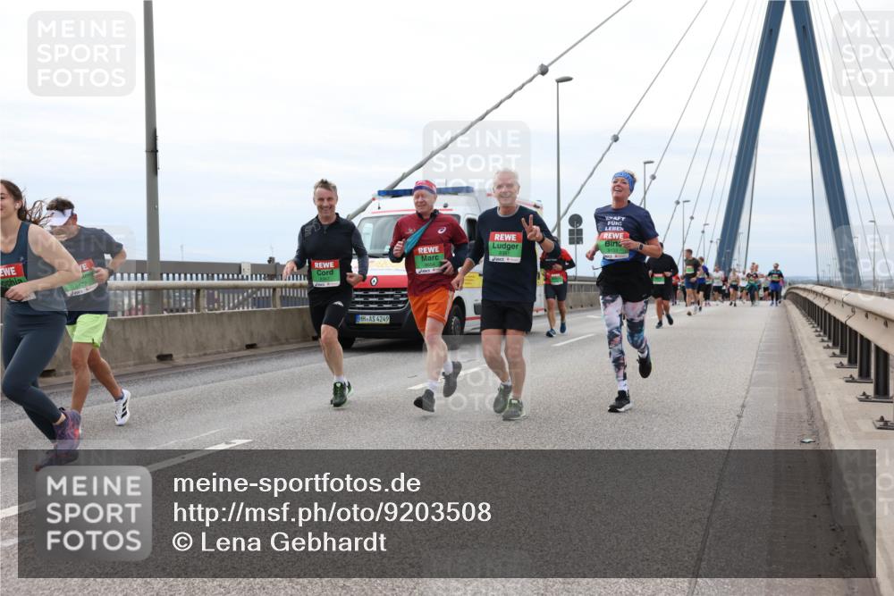 03.10.2025 - Köhlbrandbrückenlauf Lena Gebhardt http://msf.ph/oto/9203508 03.10.2025 15:53:18 Position 2 9472, 9155, 8654, 4249 meine-sportfotos.de