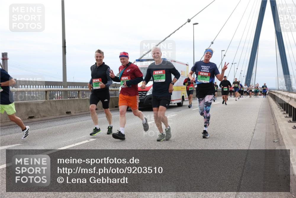 03.10.2025 - Köhlbrandbrückenlauf Lena Gebhardt http://msf.ph/oto/9203510 03.10.2025 15:53:18 Position 2 8381, 9155 meine-sportfotos.de