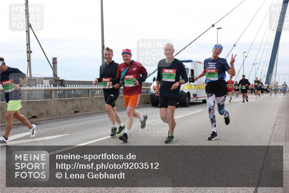 03.10.2025 - Köhlbrandbrückenlauf Lena Gebhardt http://msf.ph/oto/9203512 03.10.2025 15:53:19 Position 2 9472, 8654, 8381, 9155 meine-sportfotos.de