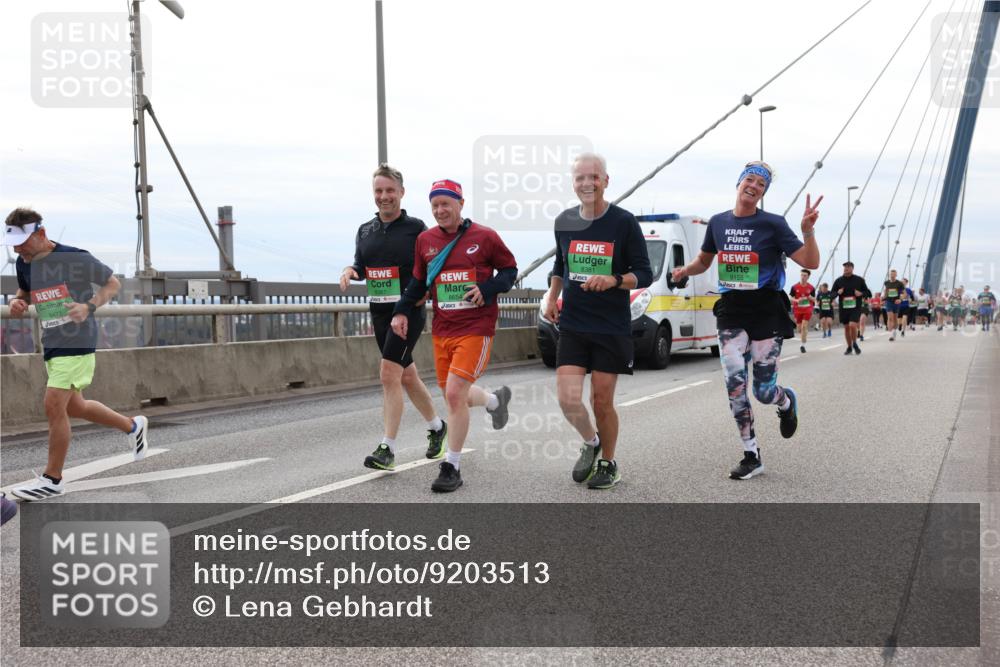 03.10.2025 - Köhlbrandbrückenlauf Lena Gebhardt http://msf.ph/oto/9203513 03.10.2025 15:53:19 Position 2 9472, 8381, 8654, 9155 meine-sportfotos.de