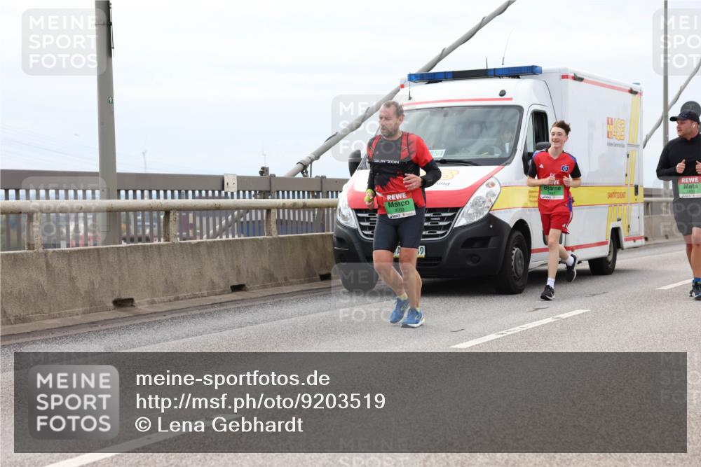 03.10.2025 - Köhlbrandbrückenlauf Lena Gebhardt http://msf.ph/oto/9203519 03.10.2025 15:53:21 Position 2 91, 85, 1, 8003 meine-sportfotos.de