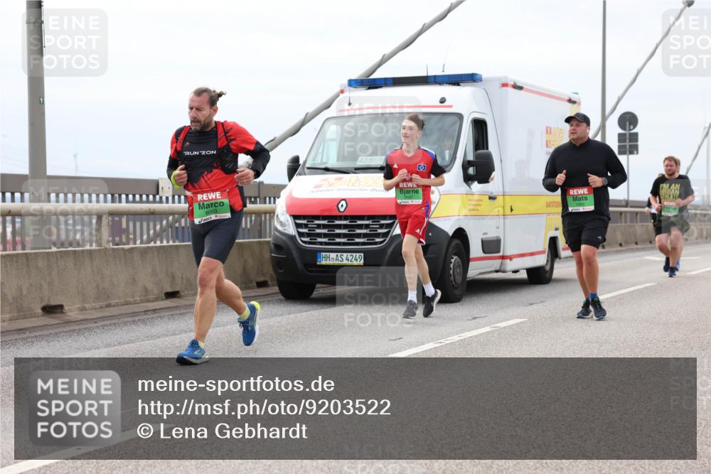 03.10.2025 - Köhlbrandbrückenlauf Lena Gebhardt http://msf.ph/oto/9203522 03.10.2025 15:53:21 Position 2 8003, 42, 85, 4, 8497, 7483, 4249 meine-sportfotos.de