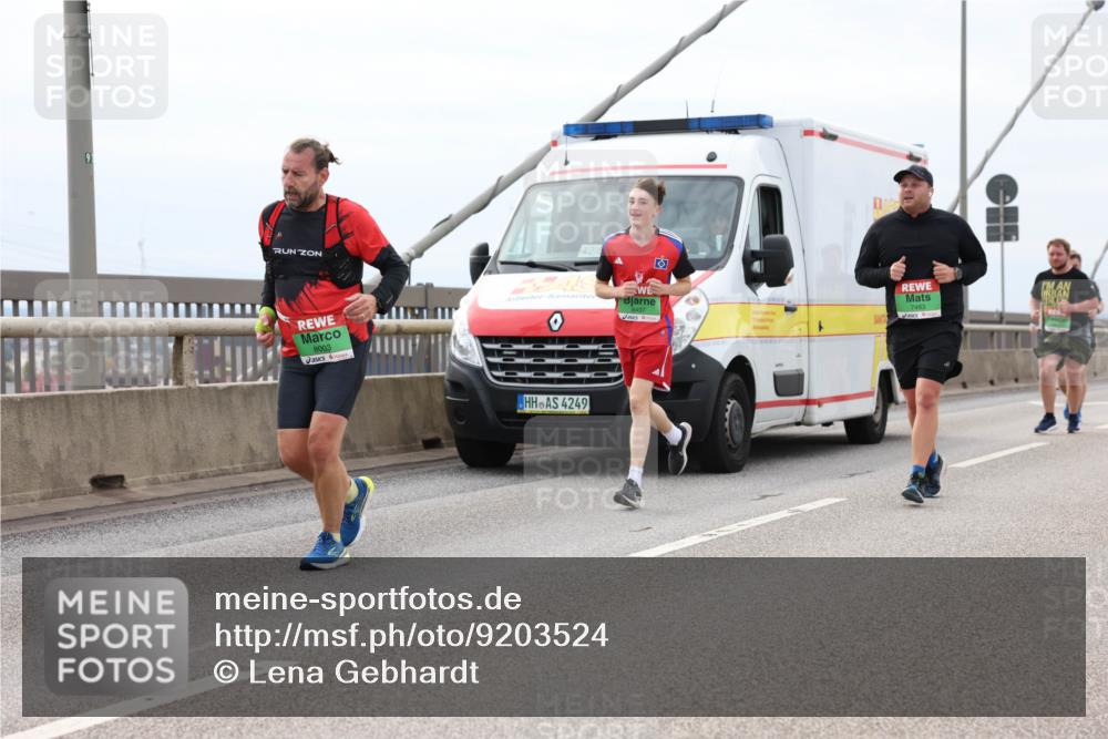 03.10.2025 - Köhlbrandbrückenlauf Lena Gebhardt http://msf.ph/oto/9203524 03.10.2025 15:53:22 Position 2 91, 8003, 42, 8, 8497, 4249, 7483 meine-sportfotos.de