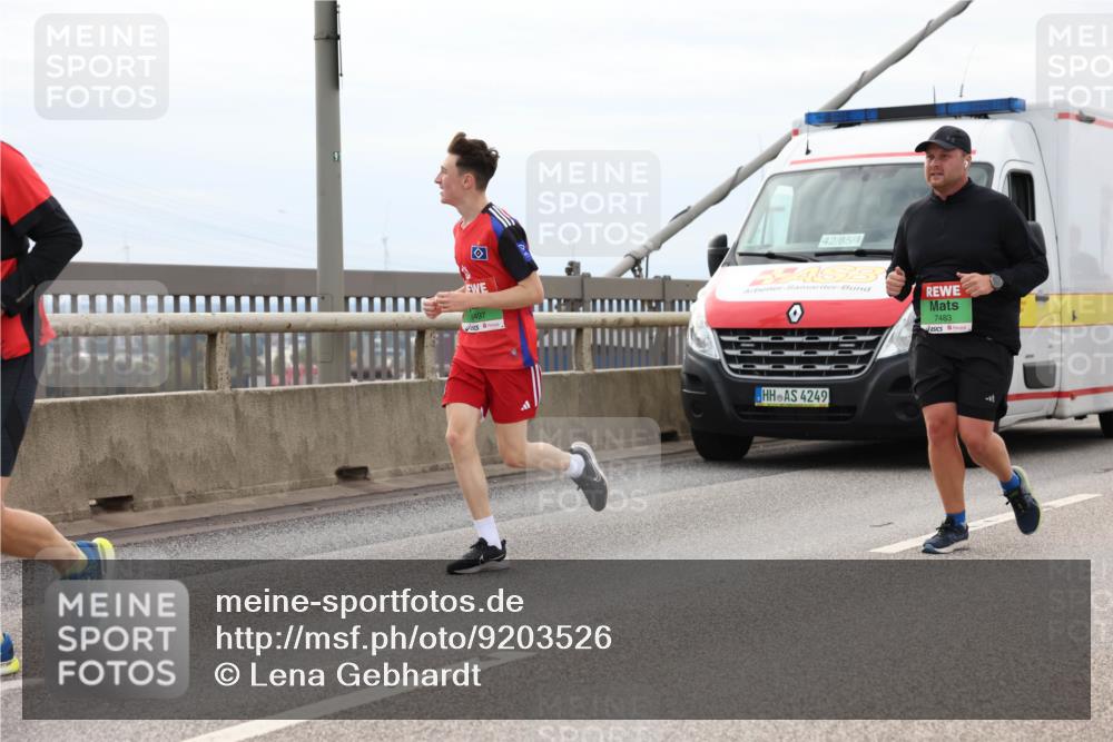 03.10.2025 - Köhlbrandbrückenlauf Lena Gebhardt http://msf.ph/oto/9203526 03.10.2025 15:53:23 Position 2 42, 85, 4, 7483, 4249 meine-sportfotos.de