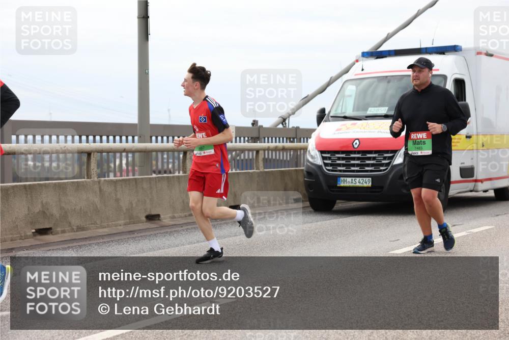 03.10.2025 - Köhlbrandbrückenlauf Lena Gebhardt http://msf.ph/oto/9203527 03.10.2025 15:53:23 Position 2 42, 85, 4, 4249, 7483 meine-sportfotos.de