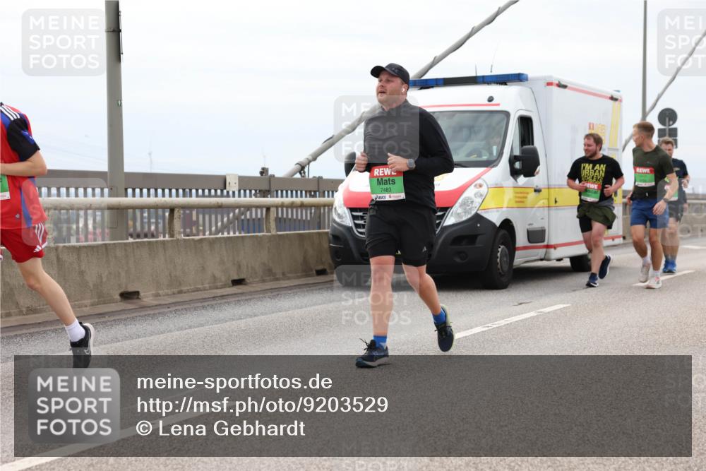 03.10.2025 - Köhlbrandbrückenlauf Lena Gebhardt http://msf.ph/oto/9203529 03.10.2025 15:53:23 Position 2 7483 meine-sportfotos.de