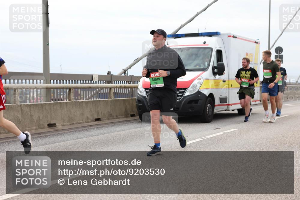 03.10.2025 - Köhlbrandbrückenlauf Lena Gebhardt http://msf.ph/oto/9203530 03.10.2025 15:53:23 Position 2 7483 meine-sportfotos.de