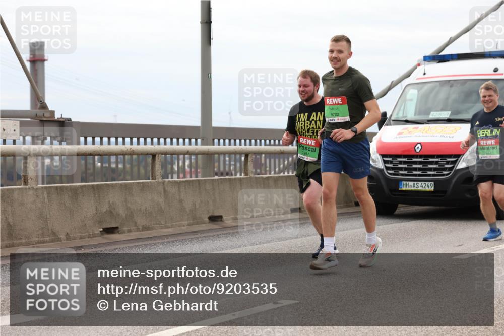 03.10.2025 - Köhlbrandbrückenlauf Lena Gebhardt http://msf.ph/oto/9203535 03.10.2025 15:53:26 Position 2 7987, 9722, 42, 85, 4, 4249, 50, 7377 meine-sportfotos.de