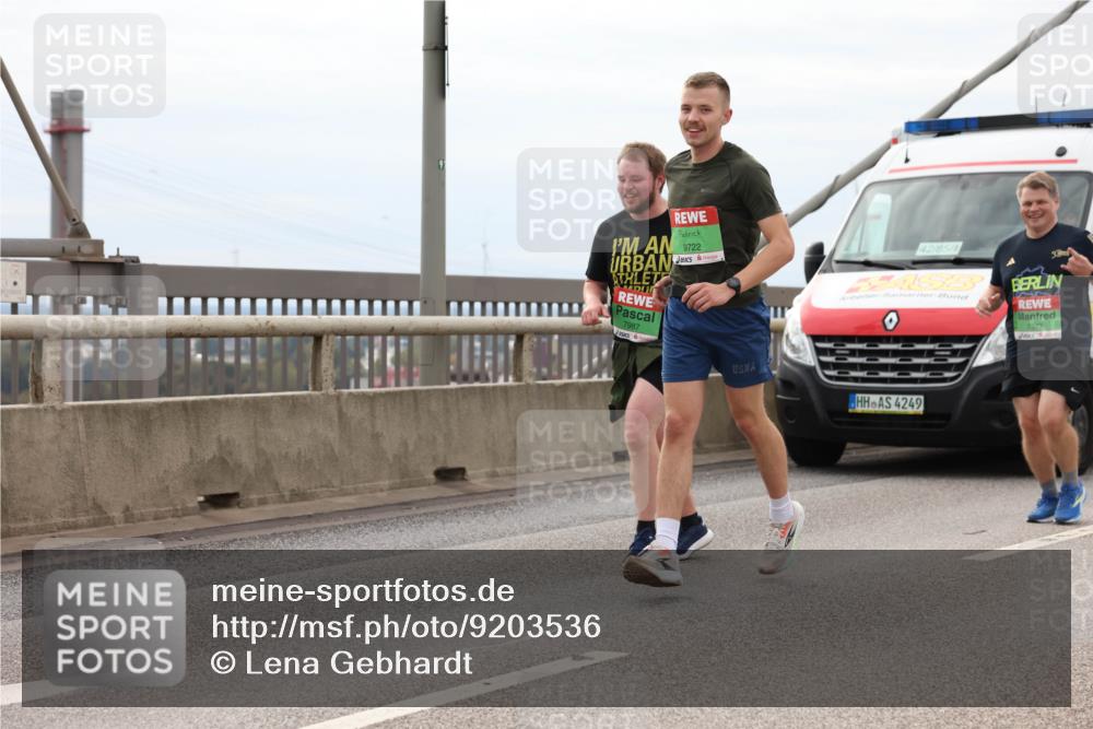 03.10.2025 - Köhlbrandbrückenlauf Lena Gebhardt http://msf.ph/oto/9203536 03.10.2025 15:53:26 Position 2 9722, 7987, 42, 85, 4249, 50 meine-sportfotos.de