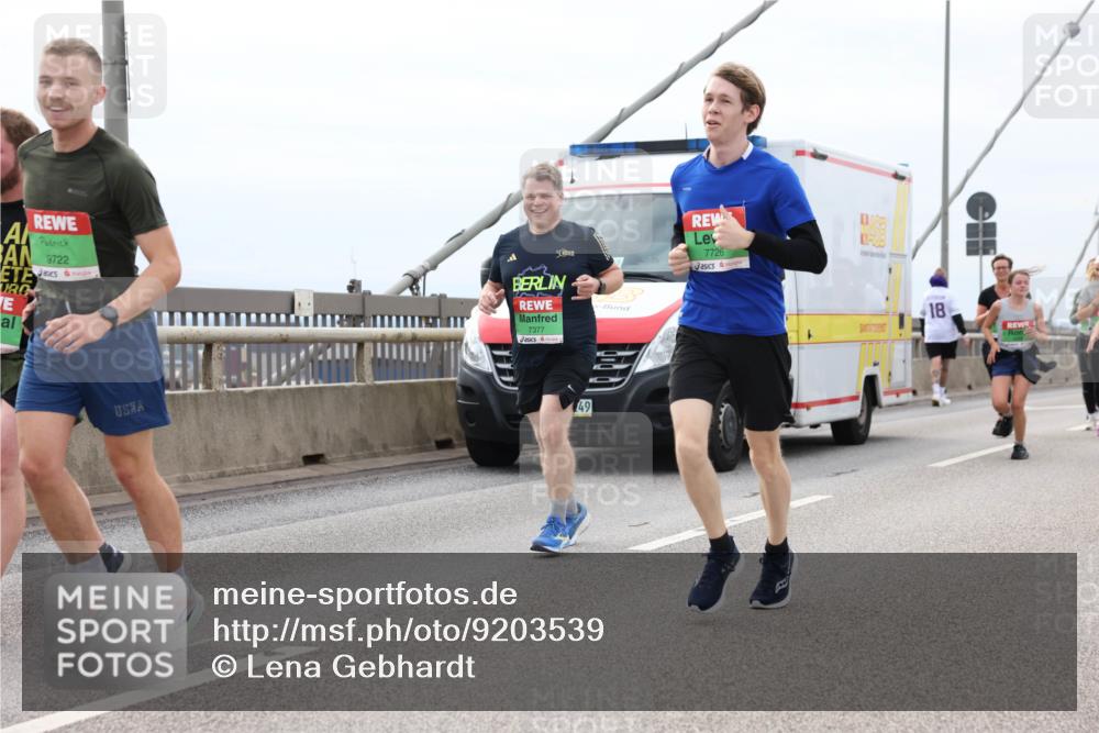 03.10.2025 - Köhlbrandbrückenlauf Lena Gebhardt http://msf.ph/oto/9203539 03.10.2025 15:53:27 Position 2 9722, 50, 7377, 49, 7726, 18 meine-sportfotos.de