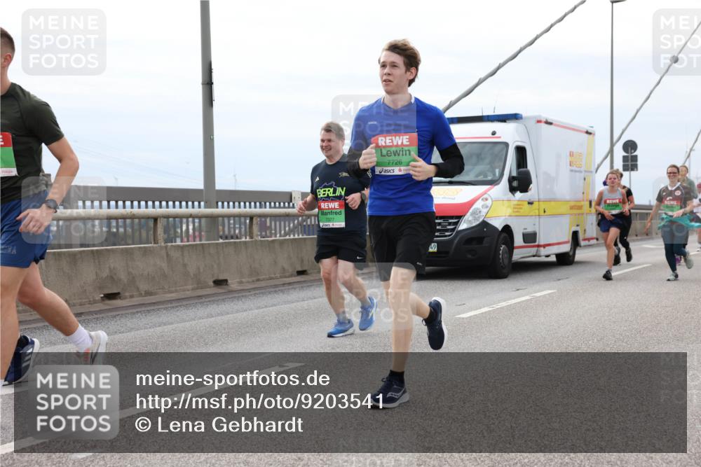 03.10.2025 - Köhlbrandbrückenlauf Lena Gebhardt http://msf.ph/oto/9203541 03.10.2025 15:53:27 Position 2 7726, 50, 7377 meine-sportfotos.de
