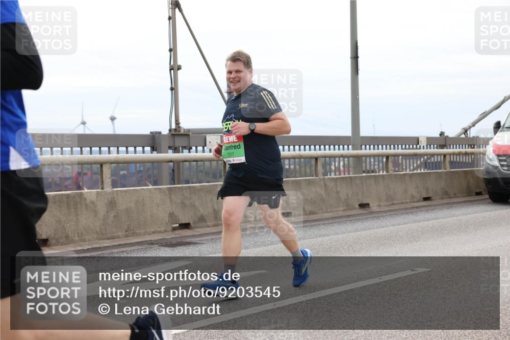 03.10.2025 - Köhlbrandbrückenlauf Lena Gebhardt http://msf.ph/oto/9203545 03.10.2025 15:53:29 Position 2 7377 meine-sportfotos.de