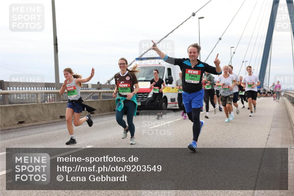 03.10.2025 - Köhlbrandbrückenlauf Lena Gebhardt http://msf.ph/oto/9203549 03.10.2025 15:53:30 Position 2 8006, 249, 8007 meine-sportfotos.de