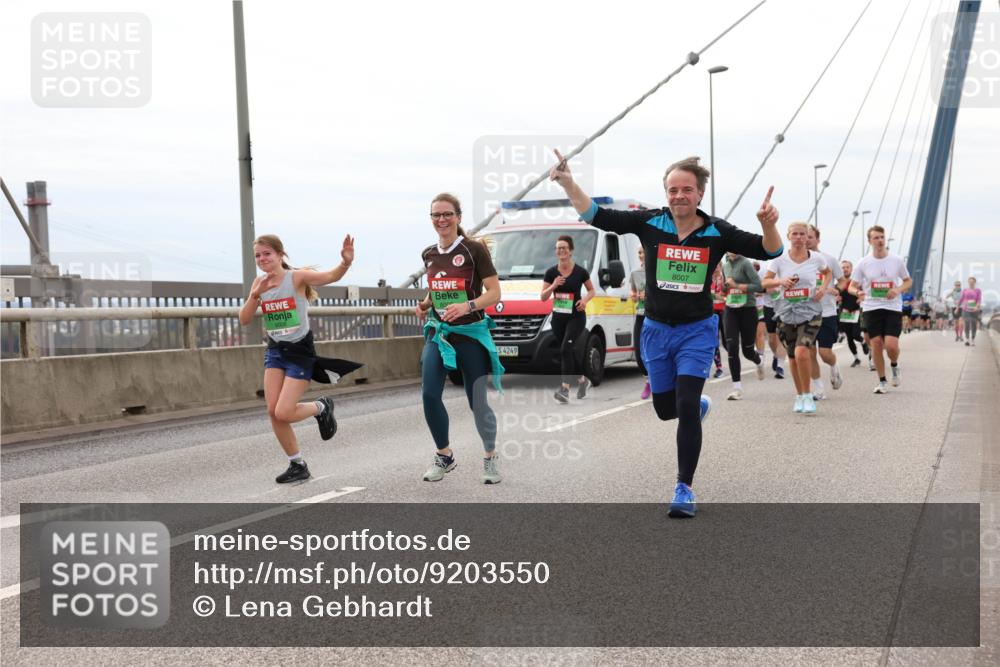 03.10.2025 - Köhlbrandbrückenlauf Lena Gebhardt http://msf.ph/oto/9203550 03.10.2025 15:53:30 Position 2 4249, 8007 meine-sportfotos.de