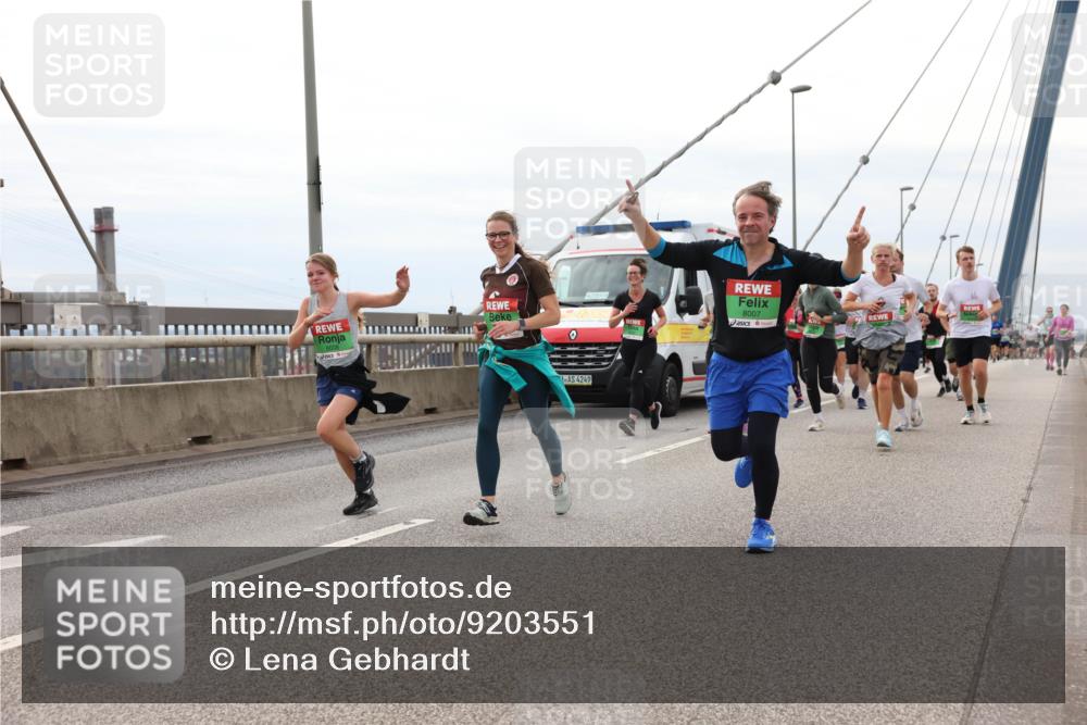 03.10.2025 - Köhlbrandbrückenlauf Lena Gebhardt http://msf.ph/oto/9203551 03.10.2025 15:53:30 Position 2 4249, 8007 meine-sportfotos.de