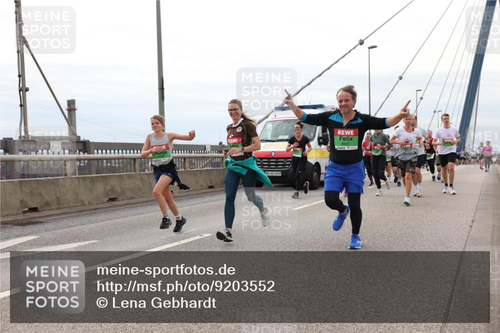 03.10.2025 - Köhlbrandbrückenlauf Lena Gebhardt http://msf.ph/oto/9203552 03.10.2025 15:53:30 Position 2 4249, 8007 meine-sportfotos.de