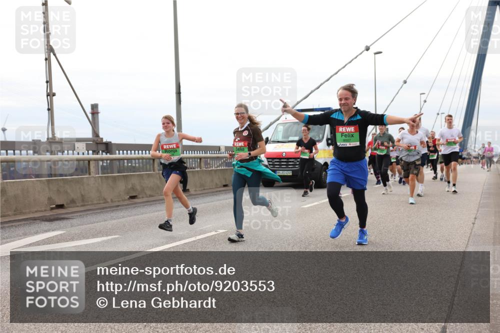 03.10.2025 - Köhlbrandbrückenlauf Lena Gebhardt http://msf.ph/oto/9203553 03.10.2025 15:53:30 Position 2 4249, 8007 meine-sportfotos.de