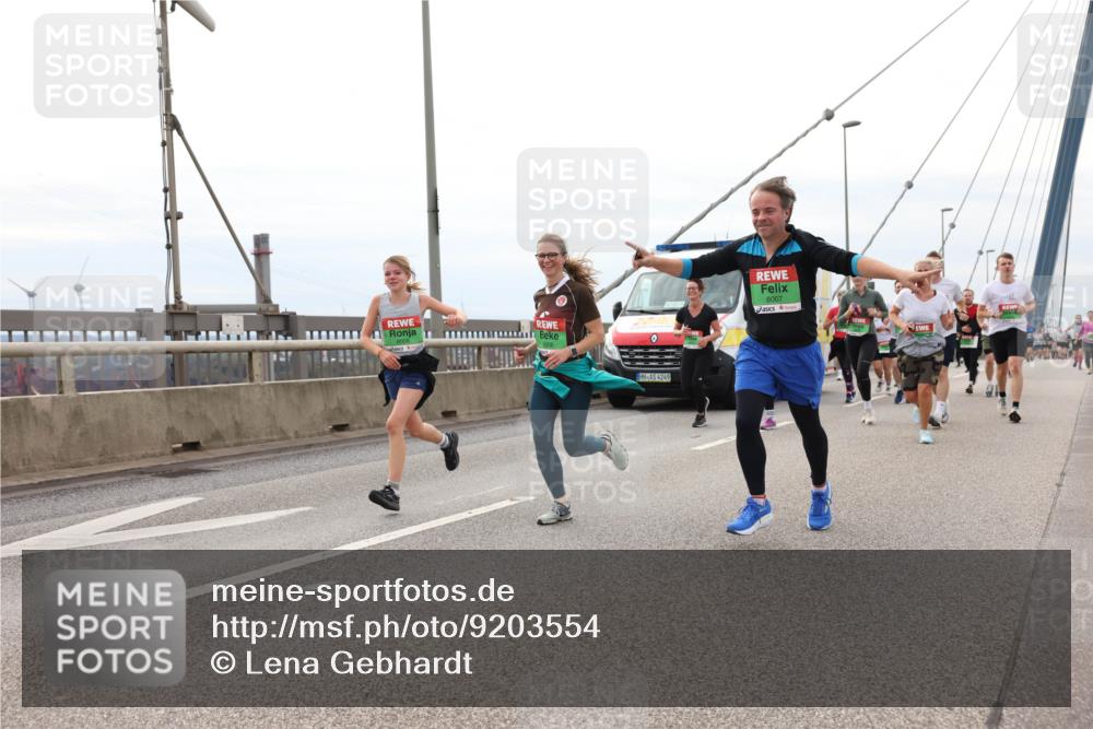 03.10.2025 - Köhlbrandbrückenlauf Lena Gebhardt http://msf.ph/oto/9203554 03.10.2025 15:53:30 Position 2 4249, 8007 meine-sportfotos.de