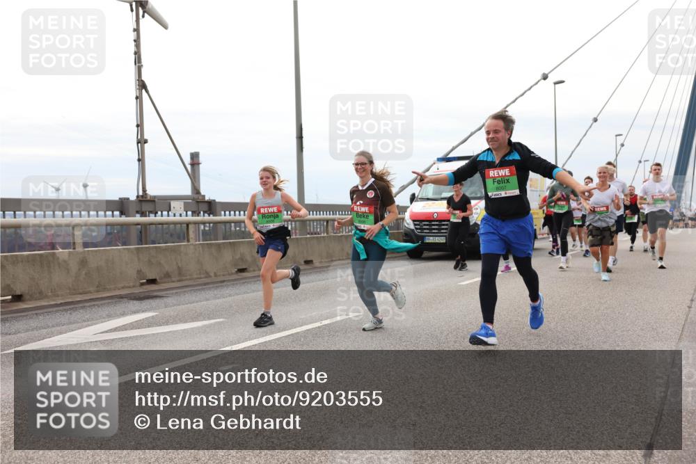 03.10.2025 - Köhlbrandbrückenlauf Lena Gebhardt http://msf.ph/oto/9203555 03.10.2025 15:53:30 Position 2 4249, 8007 meine-sportfotos.de