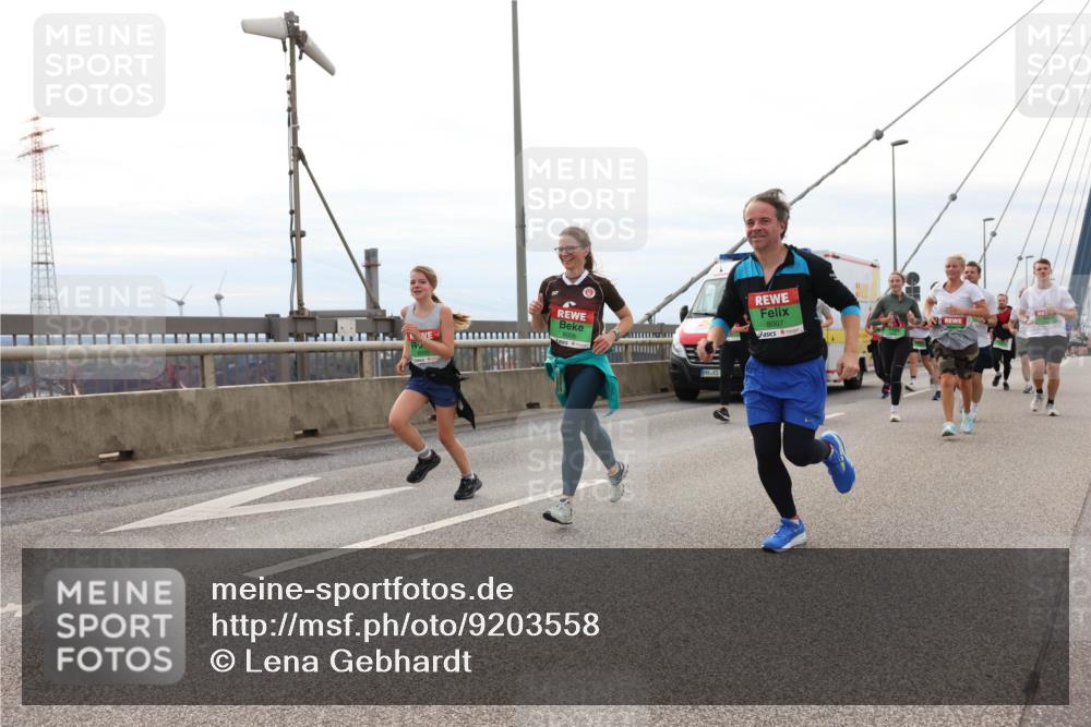 03.10.2025 - Köhlbrandbrückenlauf Lena Gebhardt http://msf.ph/oto/9203558 03.10.2025 15:53:30 Position 2 8006, 8007 meine-sportfotos.de